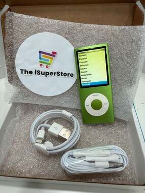 Apple iPod Nano 4th Generation Green 8GB Bundle